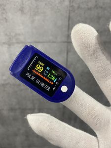 Пульсоксиметр Finfertip на палец для измерения сатурации крови