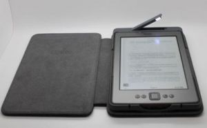 Обложка чехол с подсветкой Amazon Kindle Lighted Leather Cover для Kindle 5, Оригинал (515-1060-00)