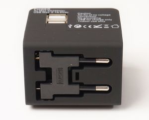 Универсальный дорожный сетевой переходник PowerPlant c USB 220V 6A DV00DV5067